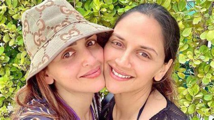 Ahana Deol dancing with her mother Hema Malini and sister Esha Deol