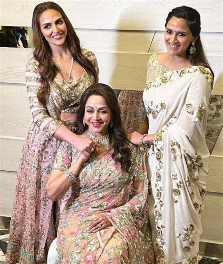 Ahana Deol with Her mother at the time of her wedding