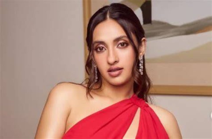 Akansha Ranjan Kapoor played the lead role of Tanu Kumar