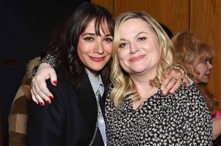Are Rashida Jones and Amy Poehler friends?