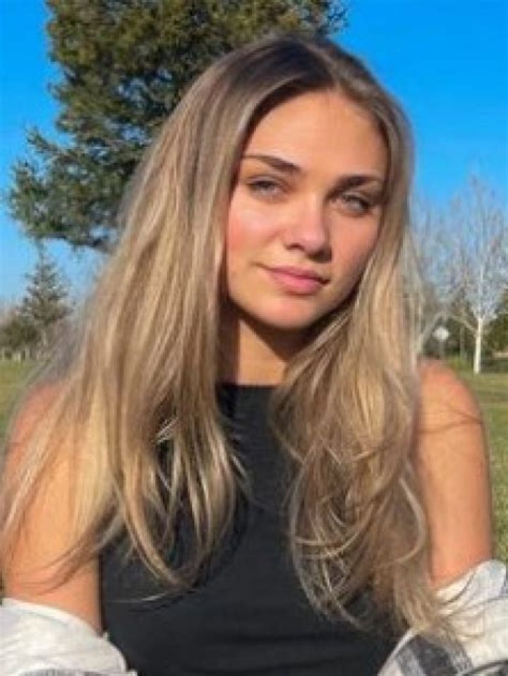 Ariana Lee height