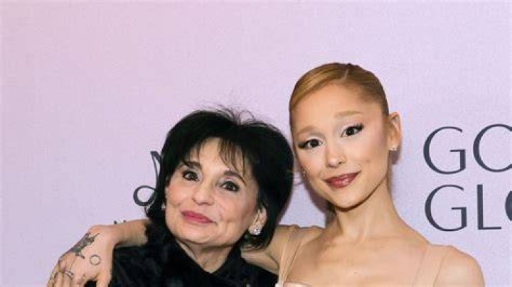 Ariana Lee with her mom and sister