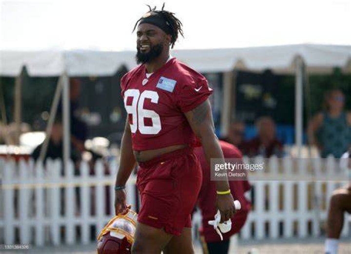 Armon Watts Contract, Salary, Net Worth, PFF, College, Draft Profile