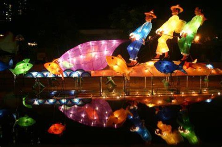 Autumn Celebrations Moon Float