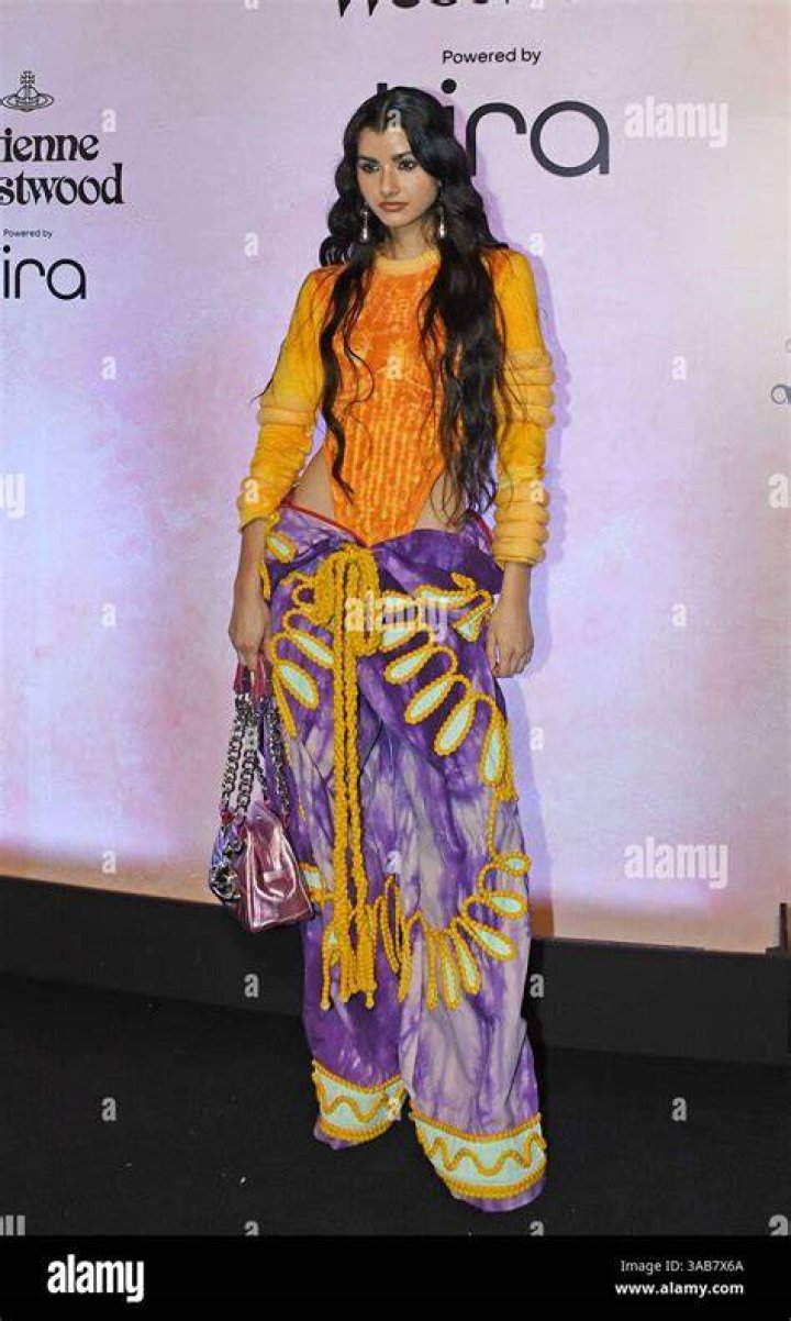 Ayesha Kanga and fellow actor