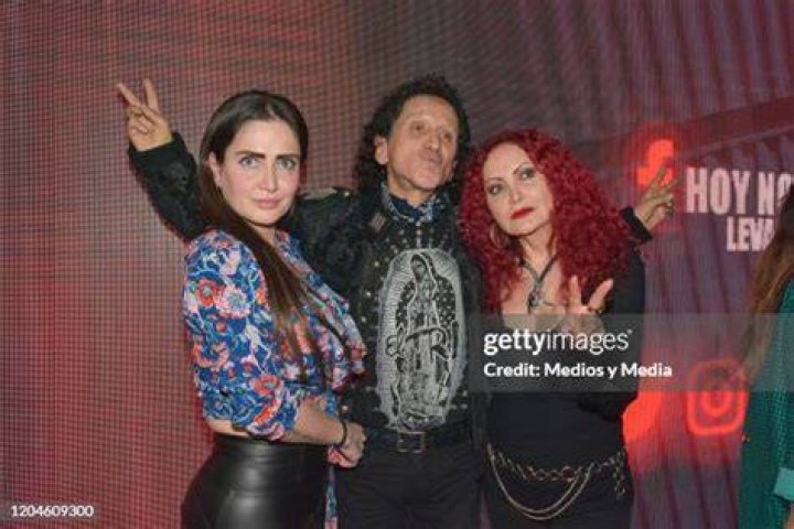 Celia Lora with mom Chela Lora, dad Alex Lora and jounalist