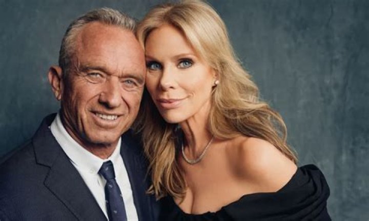Cheryl Hines Biography, Age, Height, Husband, Net Worth, Family