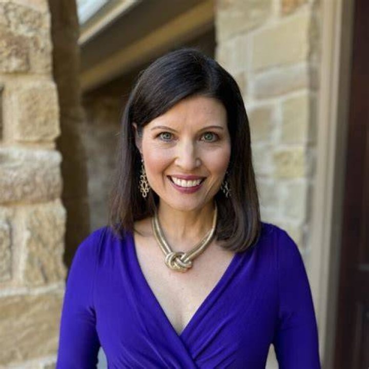 Chikage Windler Bio, Wiki, Age, Parents, Husband, CBS Austin,Salary and Net Worth.