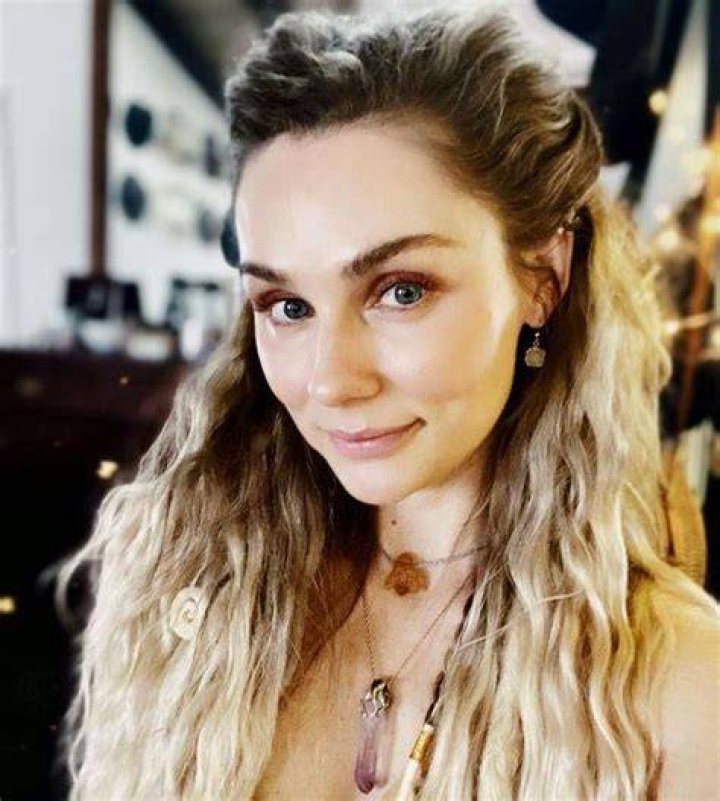 Clare Bowen Biography, Age, Height, Husband, Net Worth, Family