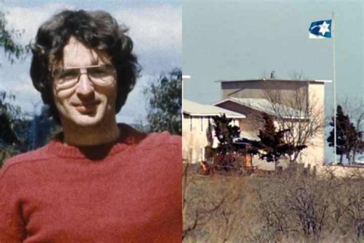 David Koresh With Branch Davidian Members