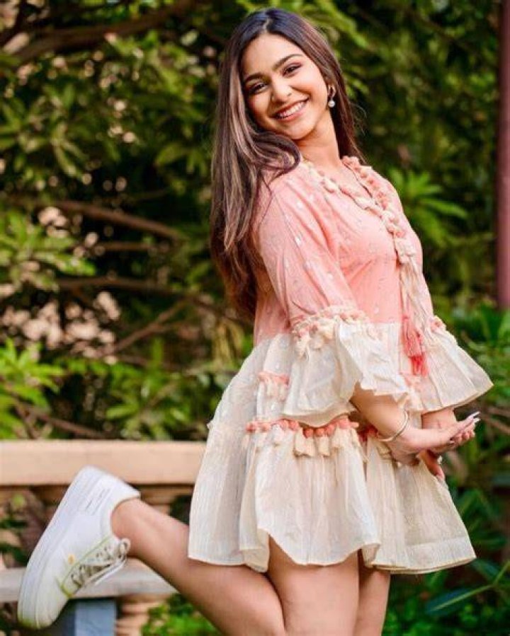 Diksha Sharma height
