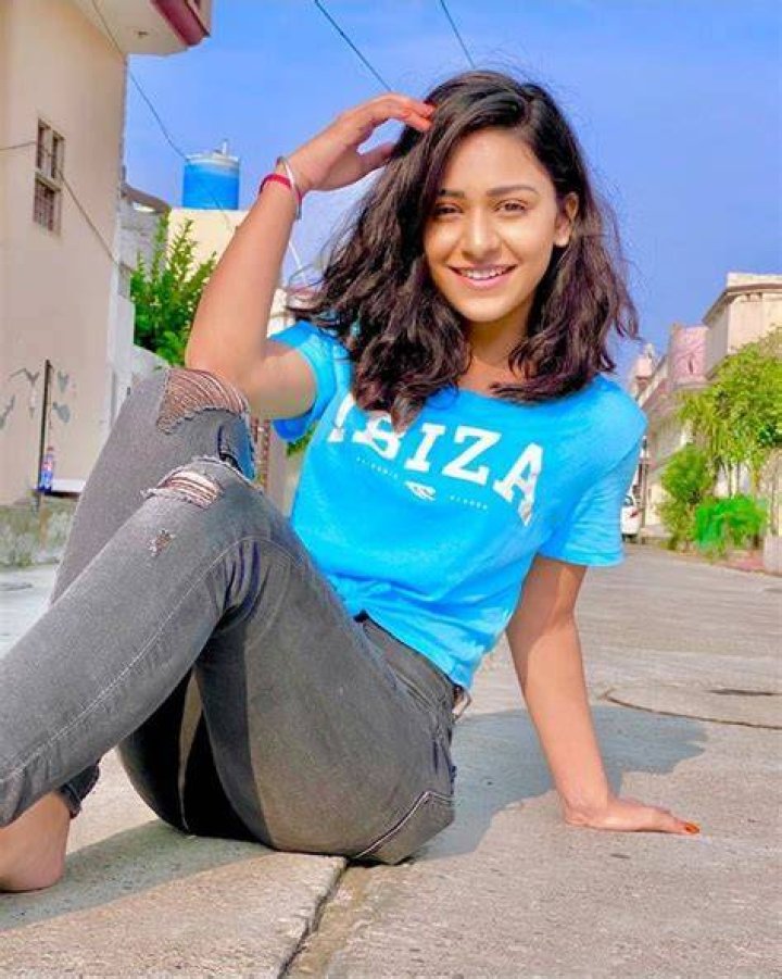 Diksha Sharma in traditional outfits