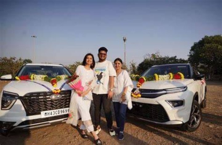 Divya Agarwal cars