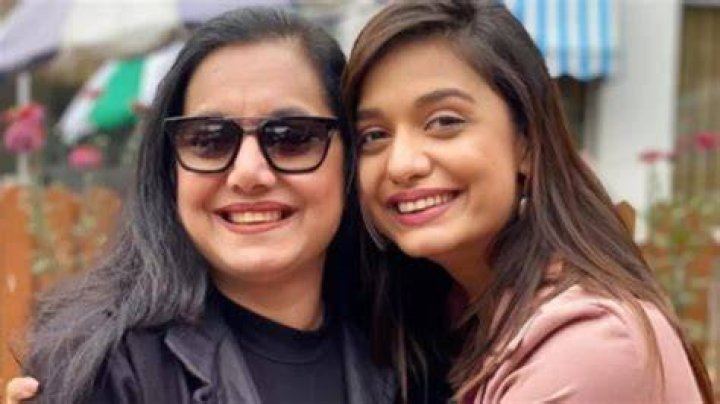 Divya Agarwal with her mom and brother