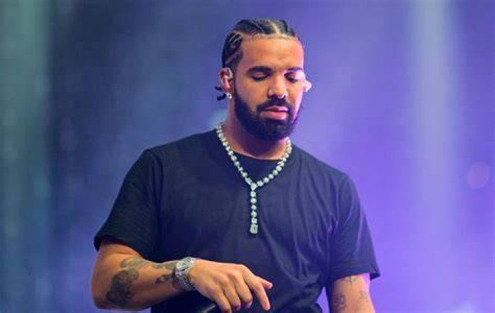 Drake's Newest Hairstyle Involves A Nike Swoosh: Photo