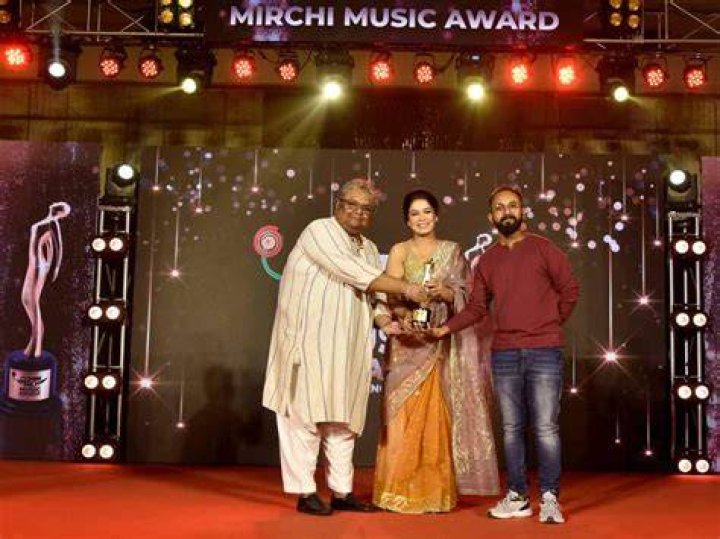 Durnibar at Mirchi Awards