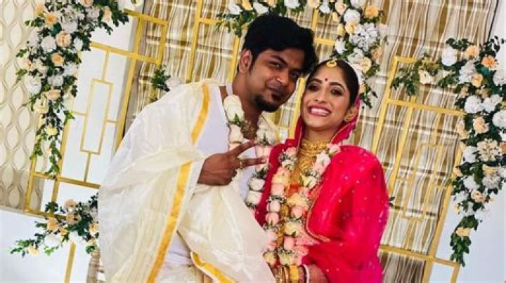 Durnibar Saha got married to Oindrila Sen aka Mohor Sen