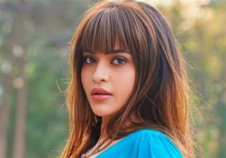Dusane appeared as Poonam in Tinku Ki Suhaagraat