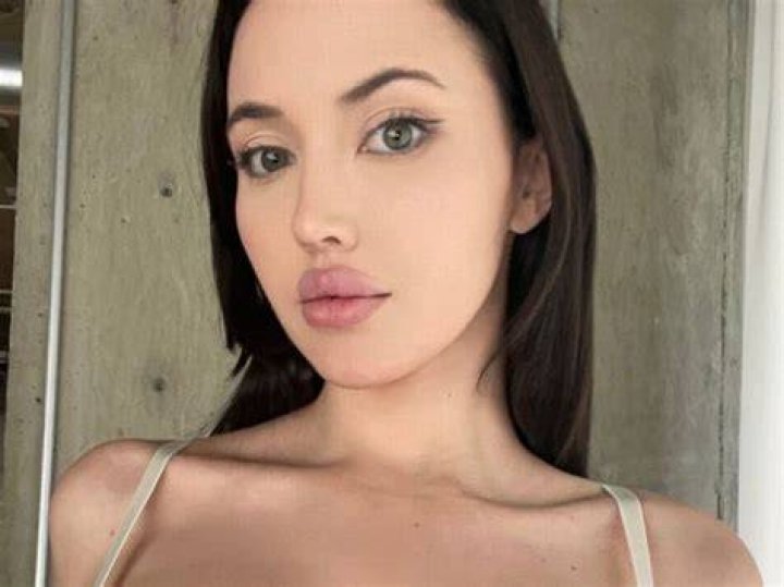 Elizabeth Chevalier height