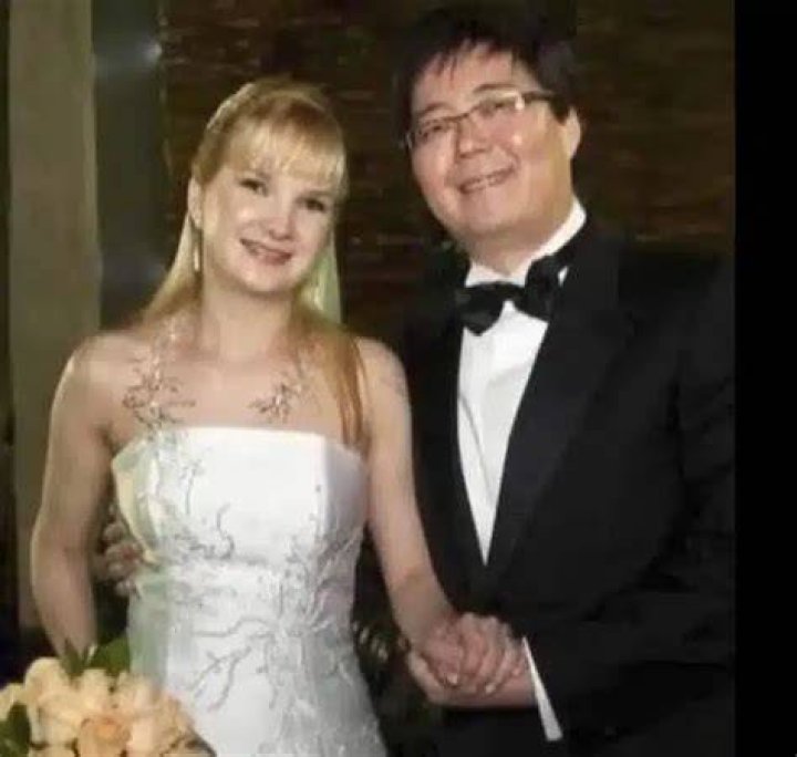 Elize met Marcos Matsunaga through an escort site