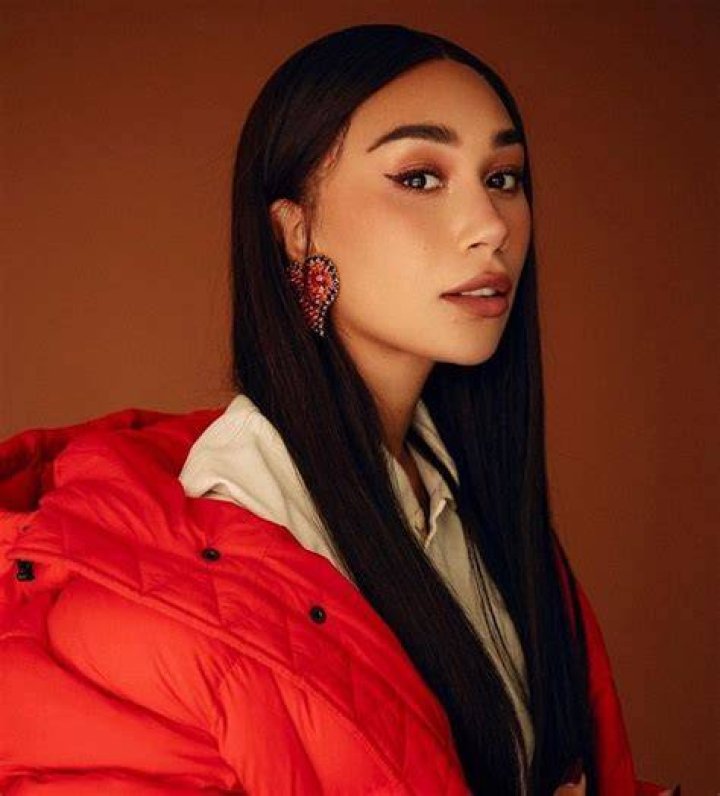 Eva Gutowski Bio, Height, Age, Wiki, Boyfriend, Net Worth