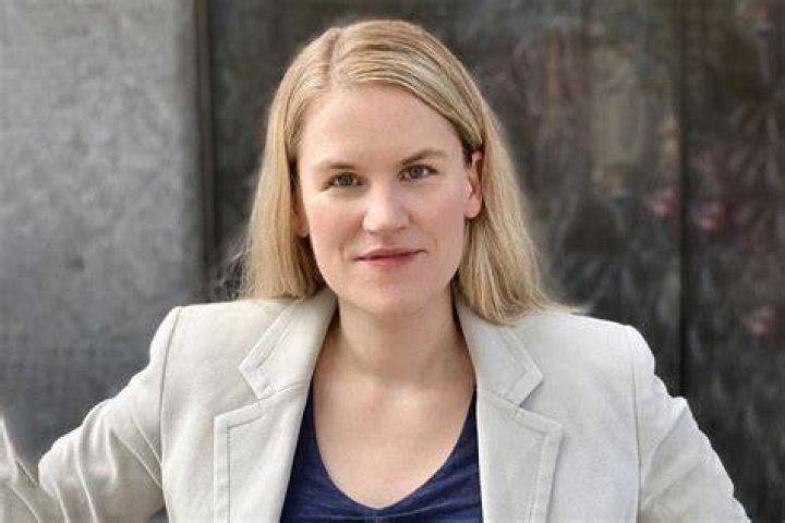Frances Haugen Wiki: Who Is Facebook Whistleblower? Age & Bio Revealed