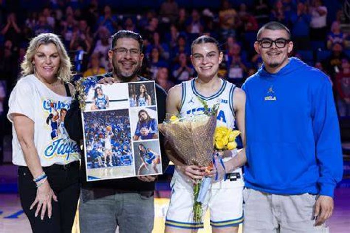Gabriela with her parents