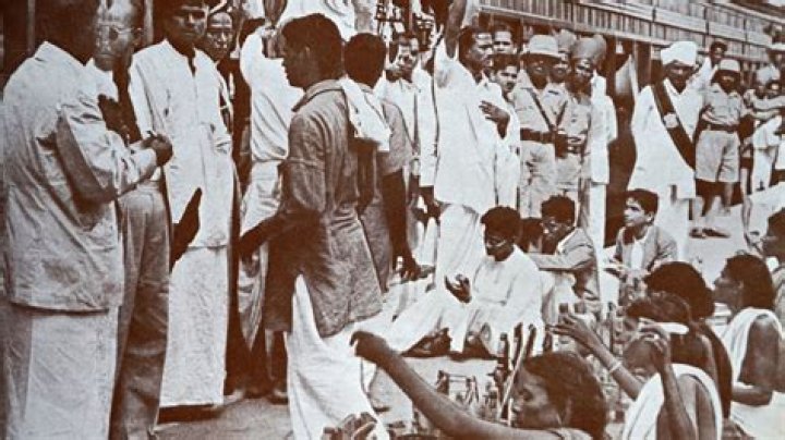 Gandhi With Textile Workers