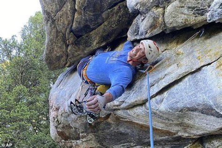 How many people have died climbing El Capitan?