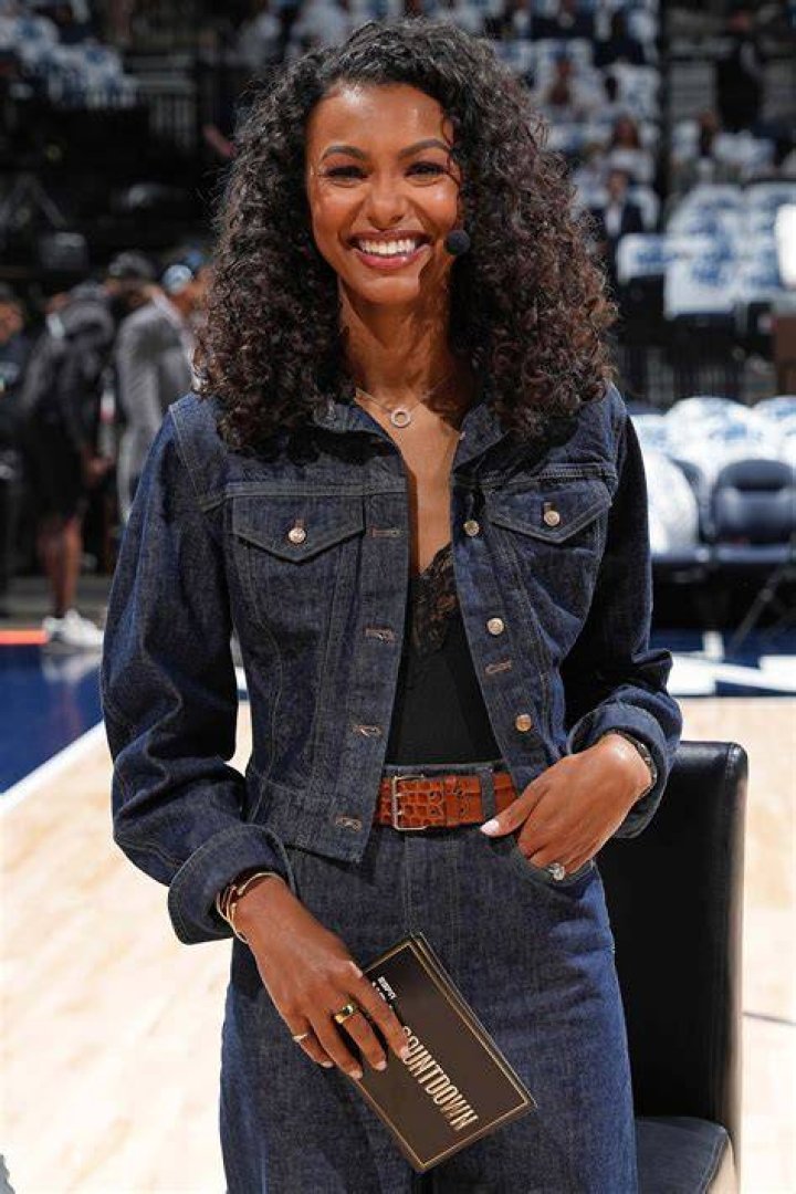 How much does Malika Andrews make?