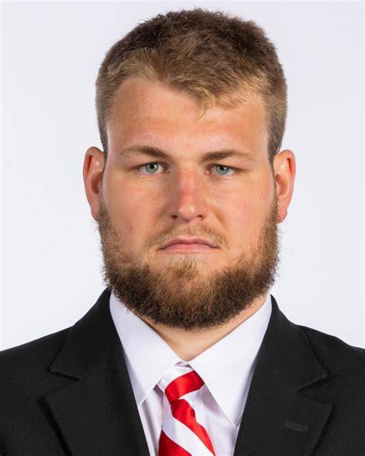 How Old Is Bryce Benhart? everything To KNow About The NCAA Football Player