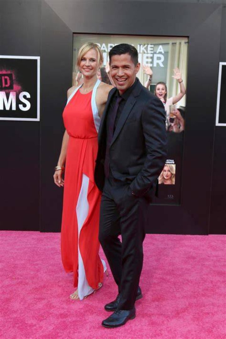 How tall is Jay Hernandez