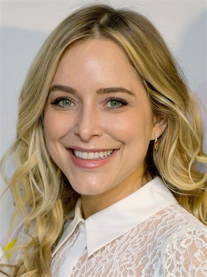 How tall is Jenny Mollen