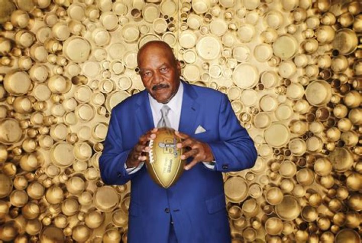 How tall is Jim Brown