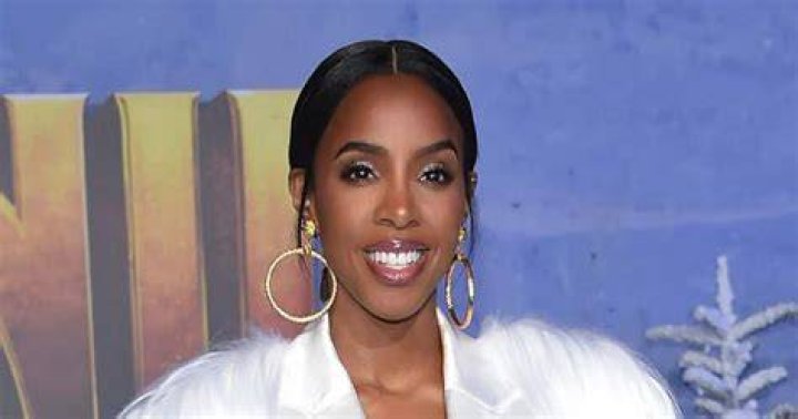 How tall is Kelly Rowland