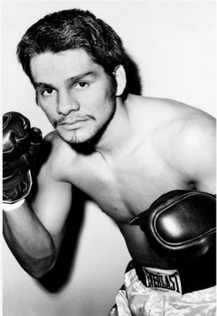 How tall is Roberto Duran