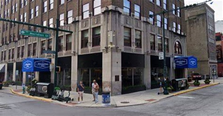 
In an attack outside an Indianapolis hotel, a Dutch soldier dies 