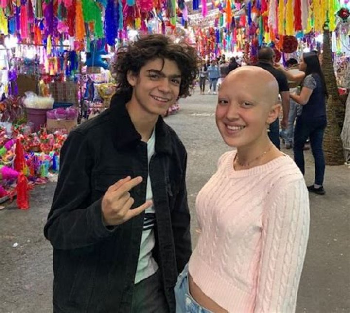 Iñaki Godoy with his sister