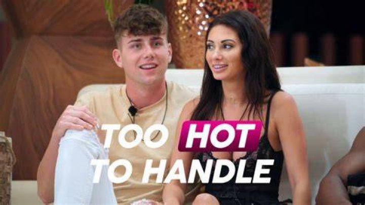 Is anyone still together from season 1 Too Hot To Handle?