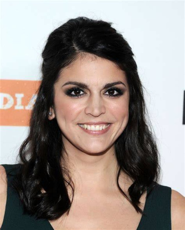 Is Cecily Strong in a relationship?