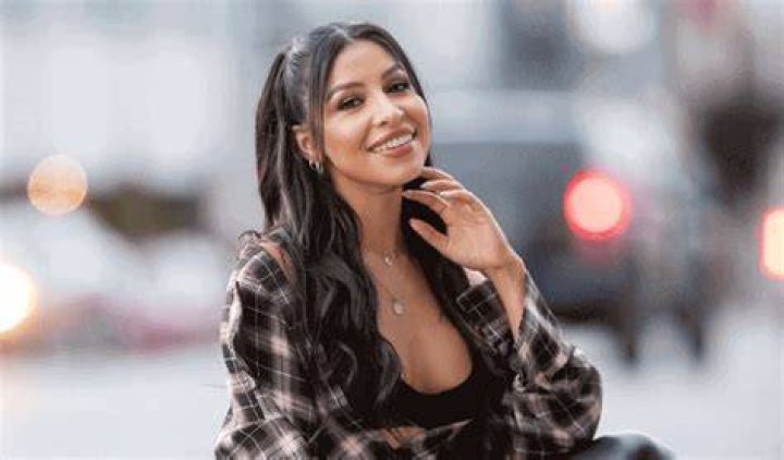 Is Evelyn Gonzalez Married? Her Bio, Age, Husband, Height and Net worth