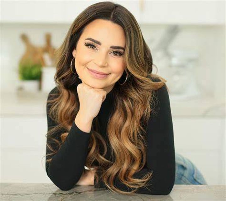 Is Rosanna Pansino rich?