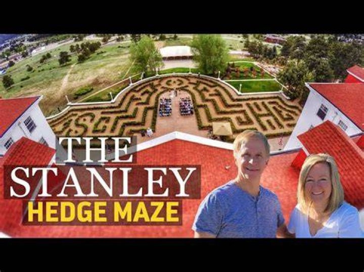 Is there a hedge maze at the Stanley Hotel?