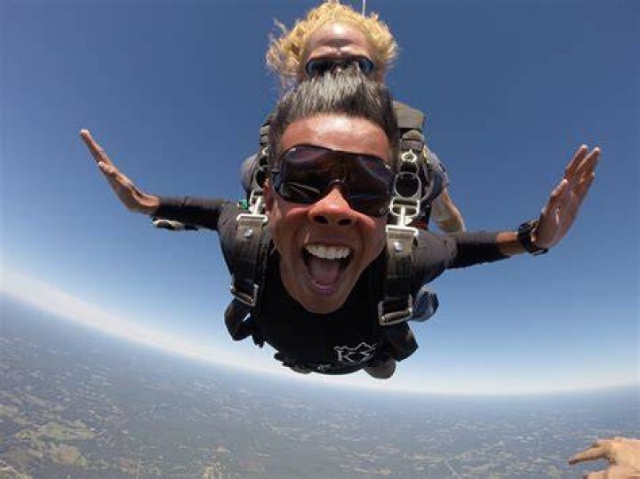 Jasmine Davis experienced sky diving