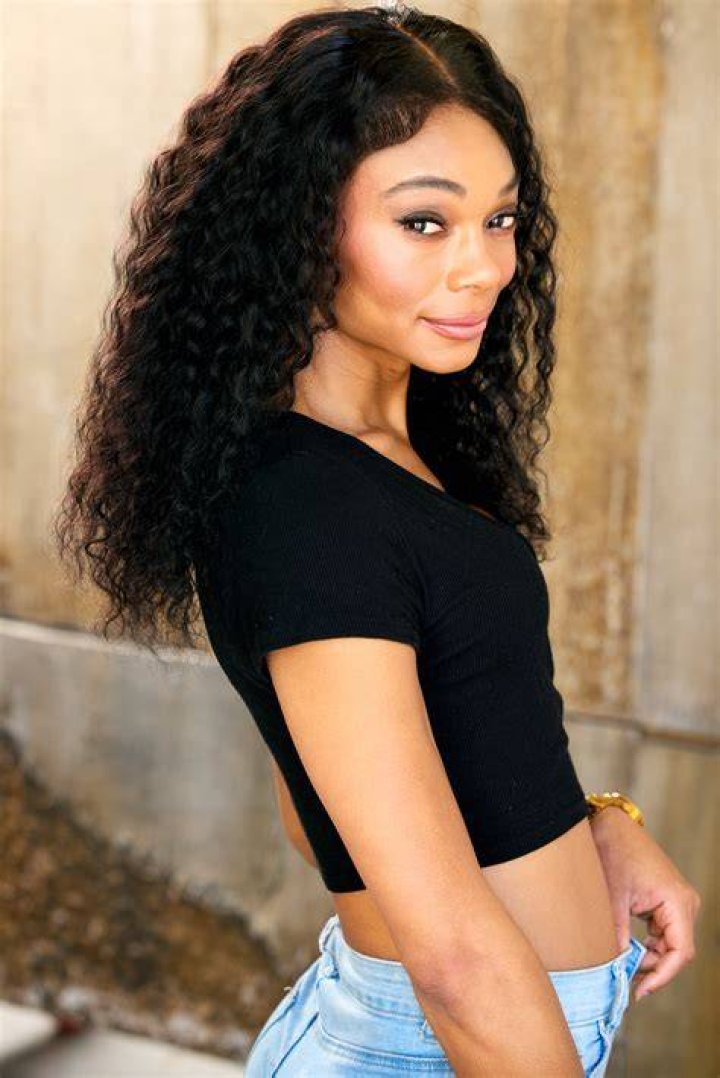 Jasmine Davis is a photoshoot lover