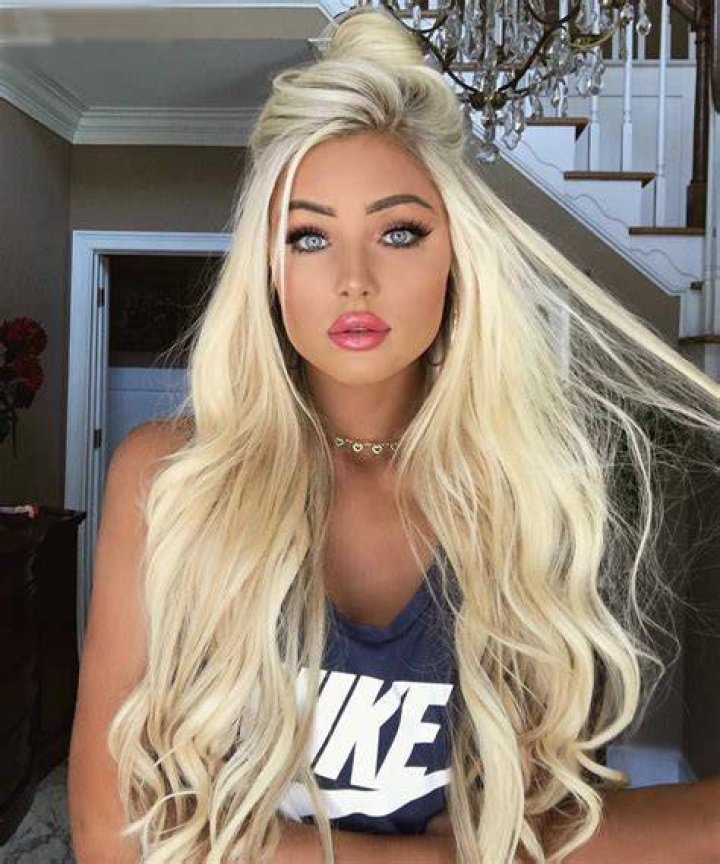 Katerina Rozmajzl Instagram earning