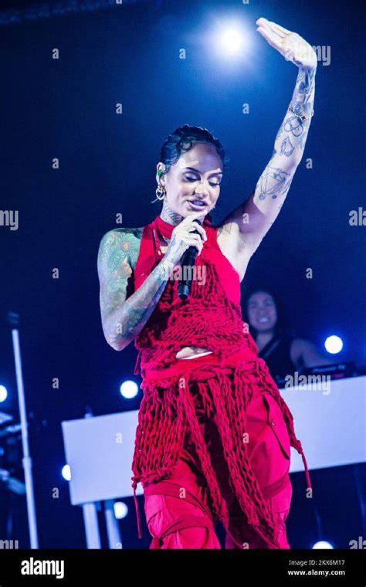 Kehlani Twerks On Stage During Tour