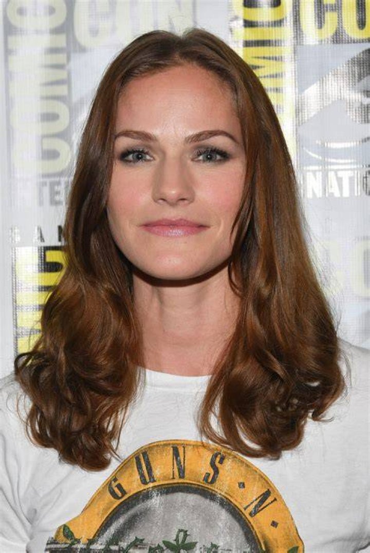 Kelly Overton Biography, Age, Height, Husband, Net Worth, Family