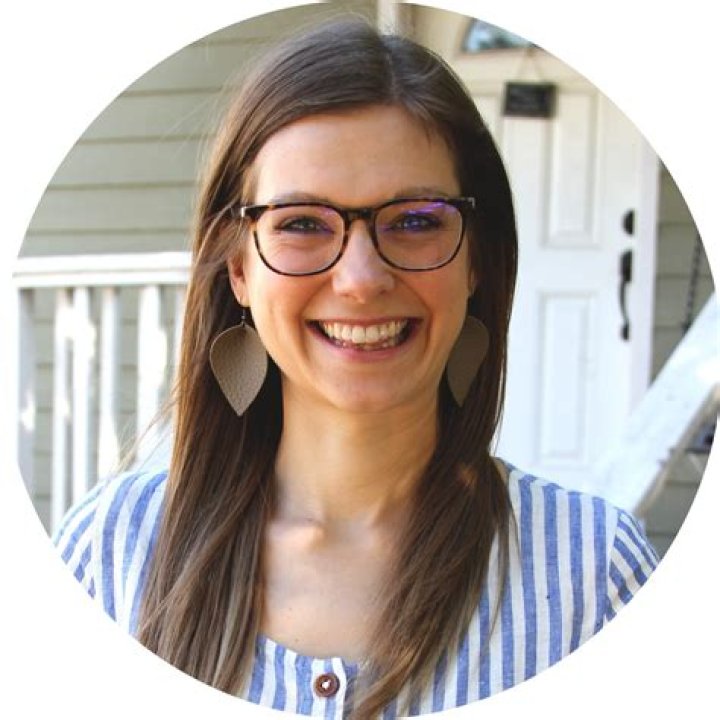 Kelsey Hollis bio