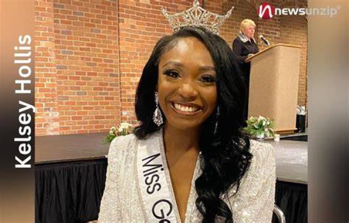 Kelsey Hollis net worth